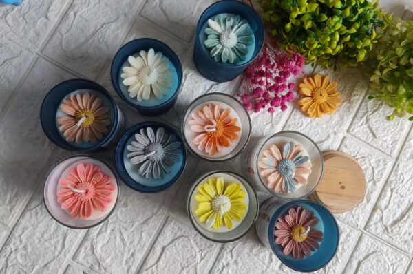 Daisy Flower Handmade Soy Wax Candles in Glass Containers