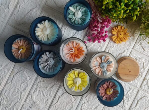 Daisy Flower Handmade Soy Wax Candles in Glass Containers - Image 2